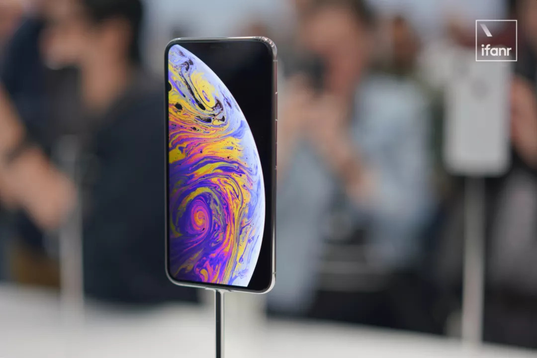 iPhone XS/XR现场测试 上万元的iPhone值不值得买(iphonexr和iphone xs max哪个好)