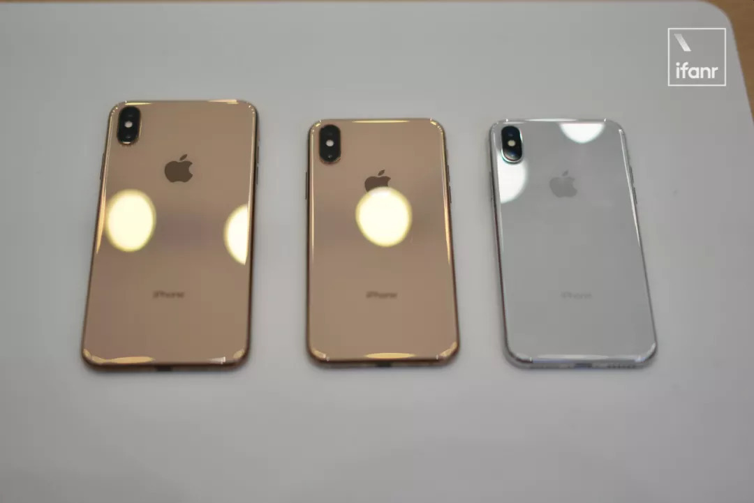 iPhone XS/XR现场测试 上万元的iPhone值不值得买(iphonexr和iphone xs max哪个好)